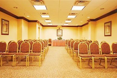 Holiday Inn Express Уотърбъри Съоръжения снимка
