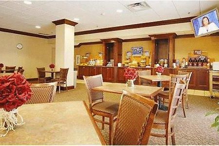 Holiday Inn Express Уотърбъри Ресторант снимка