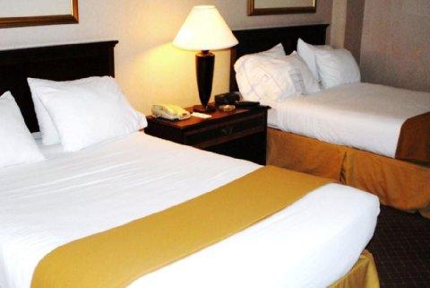 Holiday Inn Express Уотърбъри Екстериор снимка
