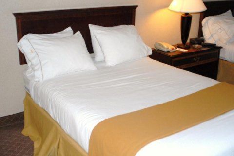 Holiday Inn Express Уотърбъри Екстериор снимка