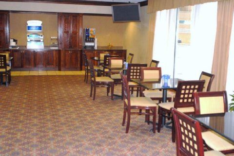 Holiday Inn Express Уотърбъри Екстериор снимка